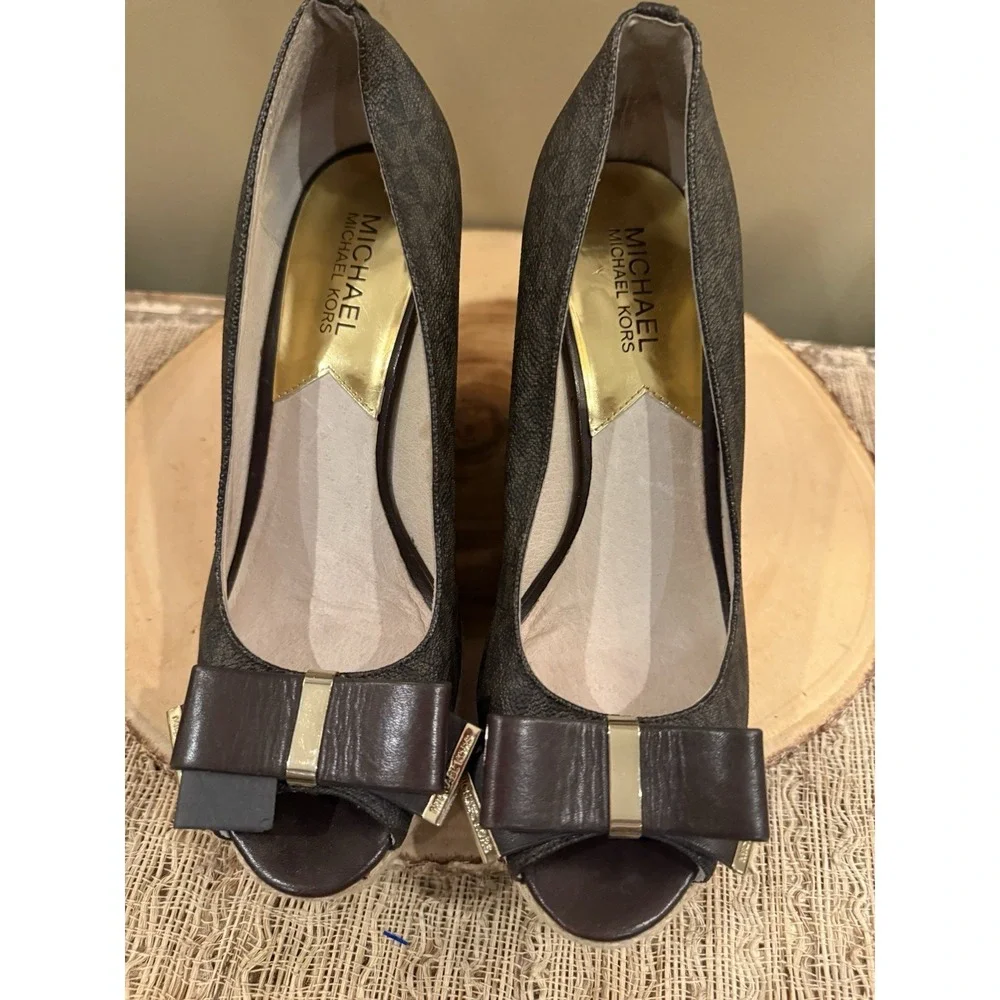 Michael Kors MEG MK 8.5 Brown Logo‎ Signature Peep Toe Bow Espadrille's Wedges